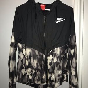 Nike women’s windbreaker